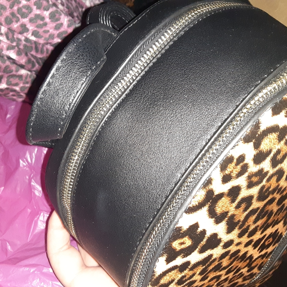 Leopard backpack - Picture 2 of 4